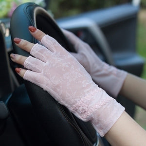 Semi-Finger Lace Sunscreen Gloves Female Summer Ice Silk Half Fingers Anti-Slip Driving Thin Anti-UV Fashion Women Mittens TB54